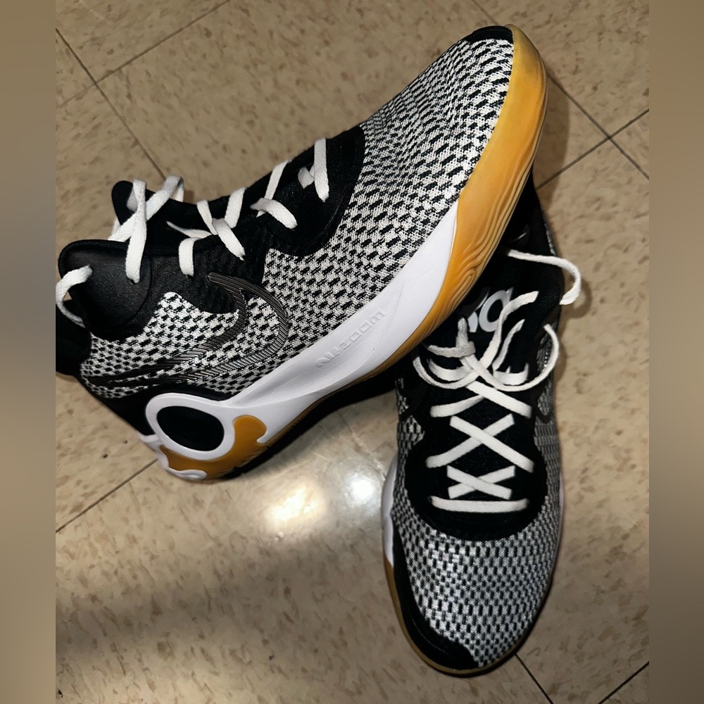 KD Trey 5 IX 'Black Metallic Cool Grey'